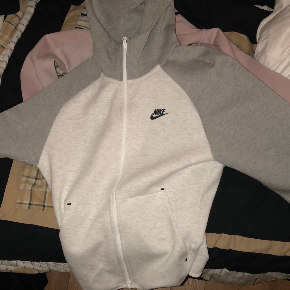 nike tech fleece jacket.. never worn